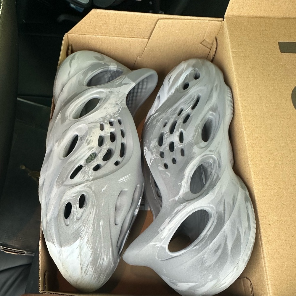 Yeezy Foam RNRS